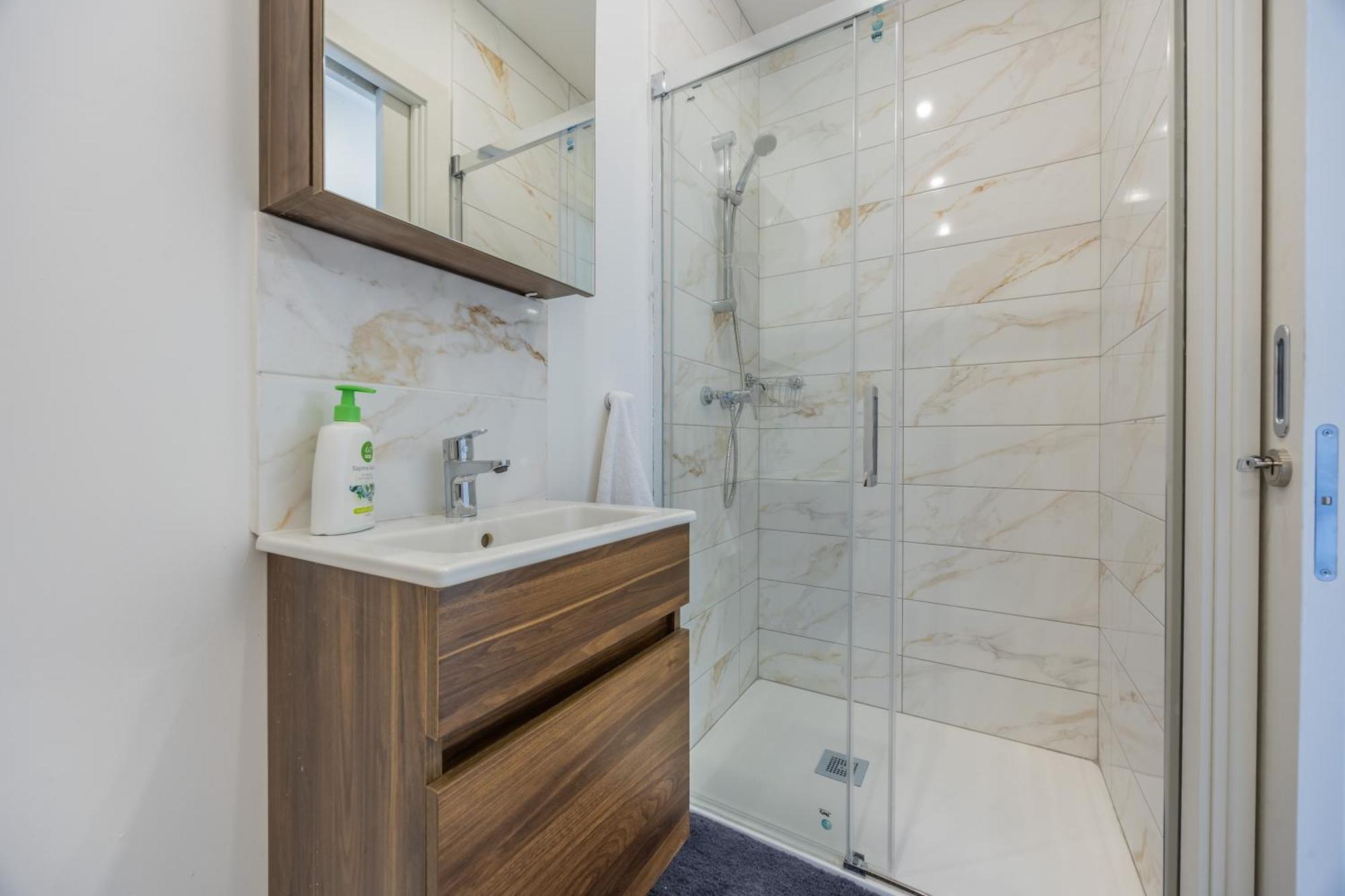 Appartement Sleek & Stylish 2br With Large Private Terrace - Close To Saint Julian's & Tigne Shopping Mall Sliema