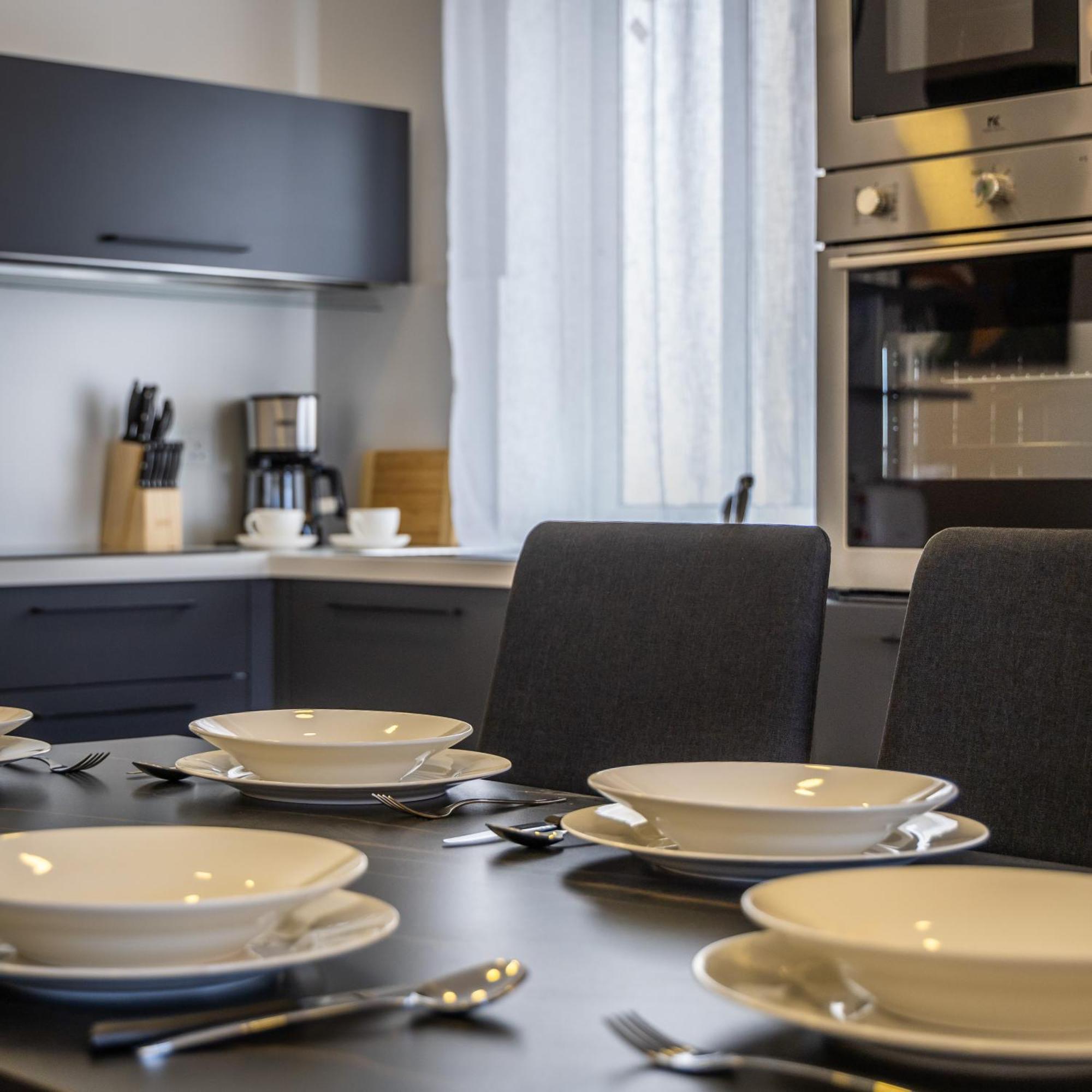Sleek & Stylish 2br With Large Private Terrace - Close To Saint Julian's & Tigne Shopping Mall Appartement